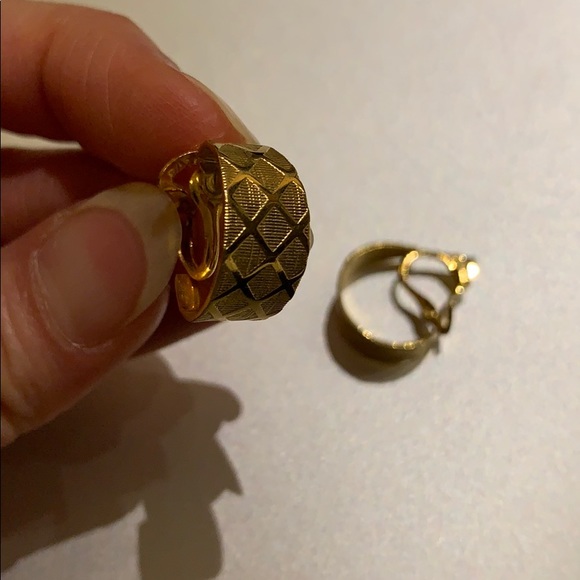 Vintage Gold Hoop Clip-on Earrings - Picture 2 of 3